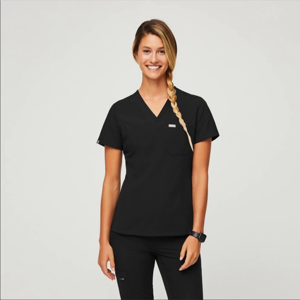 Figs Catarina One Pocket Top